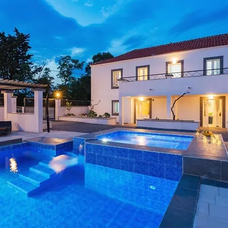 Дом отдыха House With A Swimming Pool - 21414 Задар